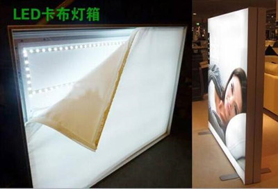 成都廣告大菠萝福建官网海纳百川噴繪工藝的手段也在不斷的提升